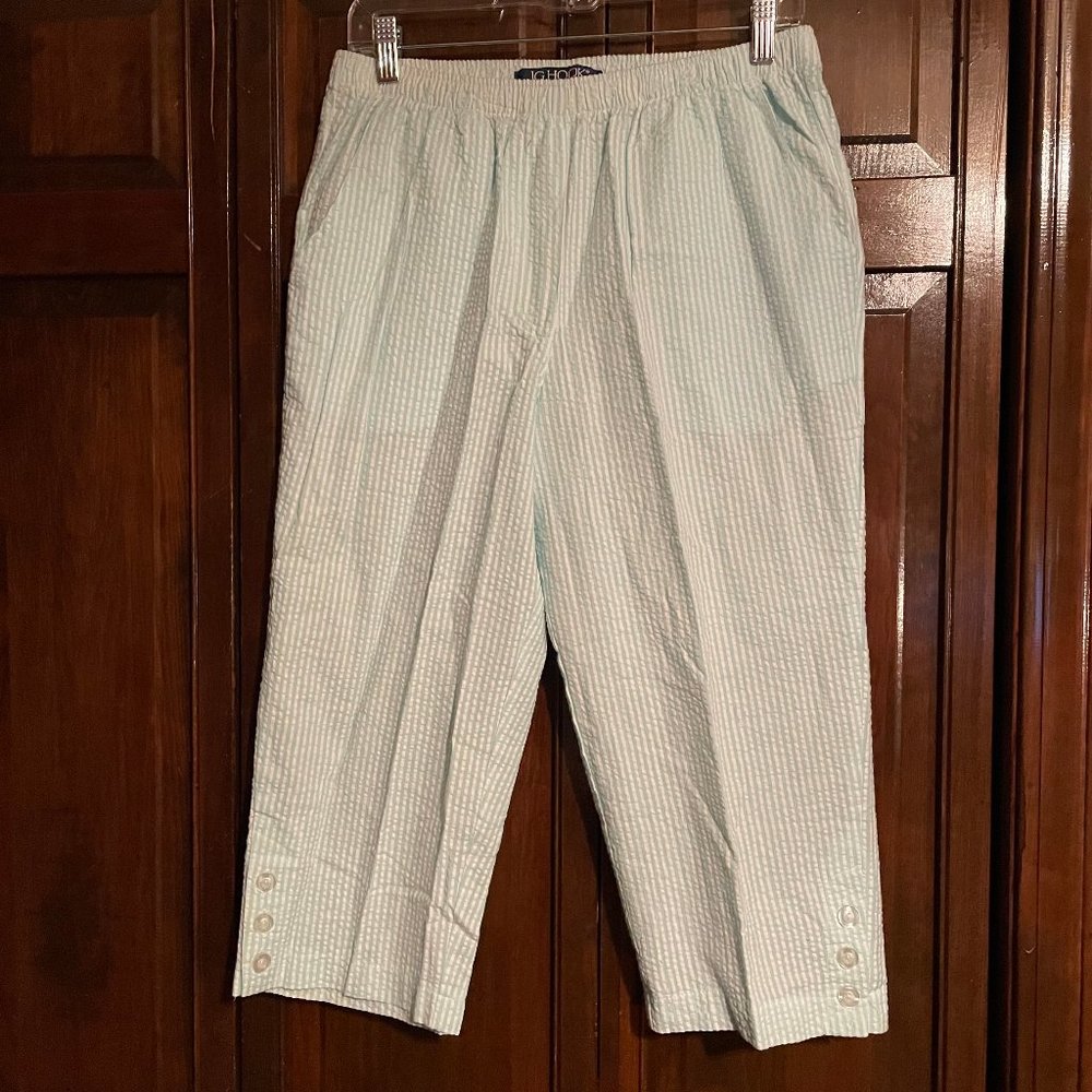 "JG Hook" Light Green and White Seersucker Capri Pants